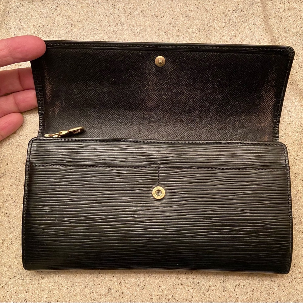 Authentic Louis Vuitton Black Epi Sarah Wallet - Picture 3 of 11